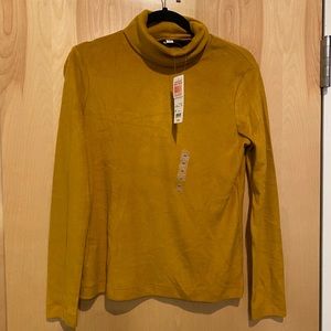 Uniqlo Heattech Turtleneck Fleece with tags